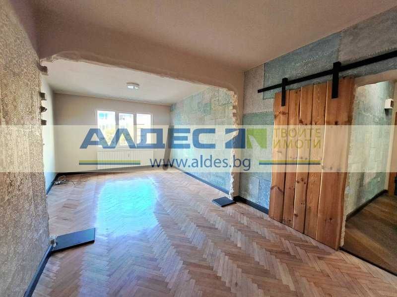 Дава се под наем Тристаен апартамент в София, Център - 100 кв.м за 867 € - Снимка #3