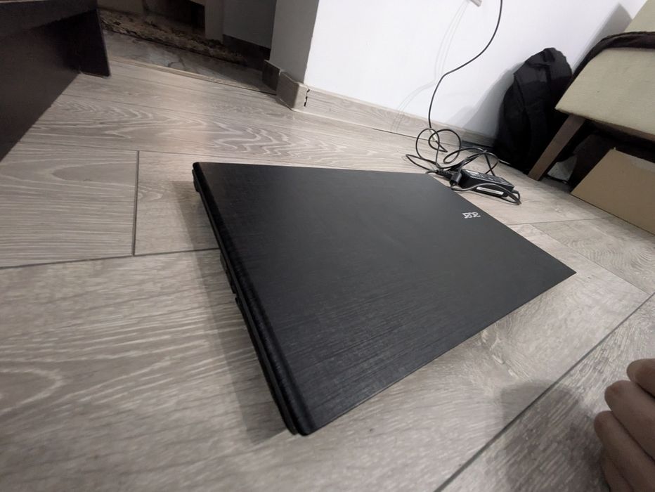 Laptop Acer Aspire 573G cu Nvidia 920M 2GB, i5 4210u