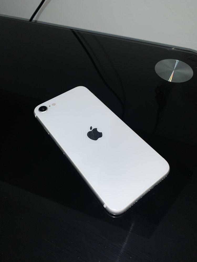 iPhone SE 2020 обмен