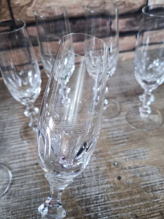 Кристални чаши за бели вина