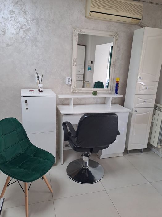 Inchiriez scaun coafură-frizerie, manichiură-pedichiură