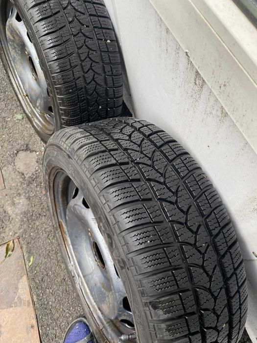 roti de iarna pentru ford cu jante de otel si capace de plastic