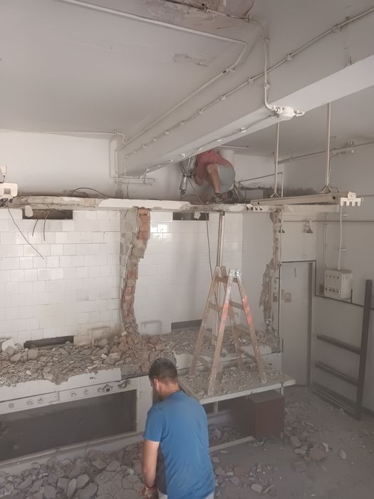 Demolări, sapa pereți gresie faianță beton transport moloz, nisip piat