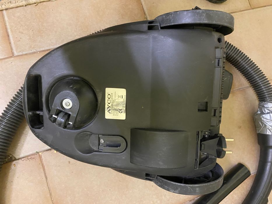 Продавам прахосмукачкa AYCO модел VCI 519