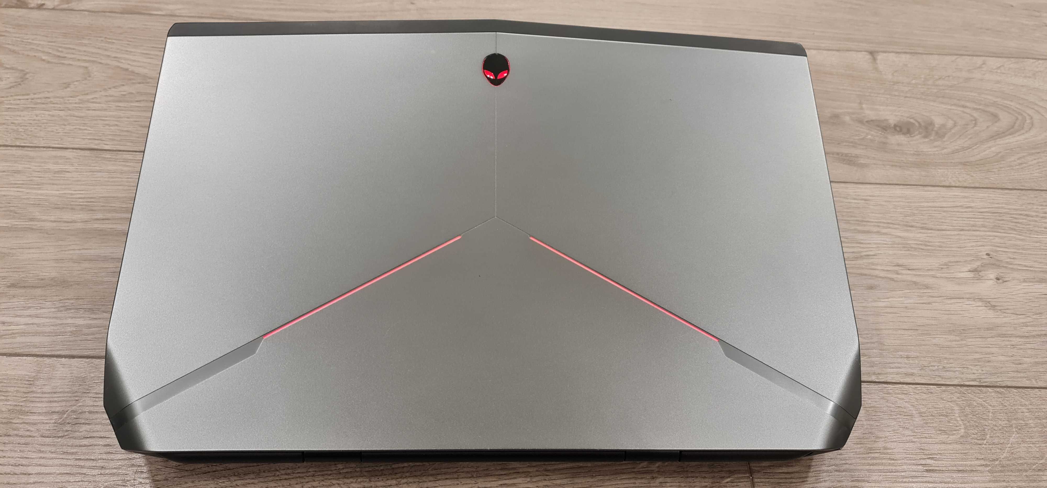 Laptop gaming alienware 17" ,intel core i7-6820hk ,video 8 gb, defect