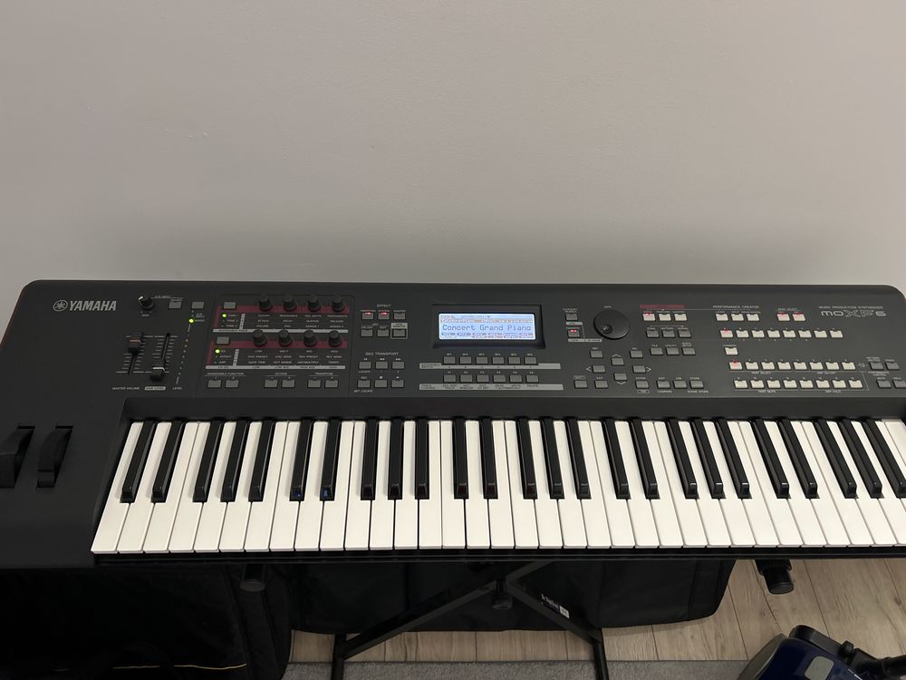 Vand orga Yamaha Moxf6