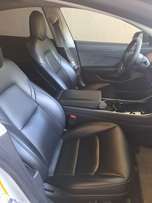 Tesla  model 3  srochna sotiladi