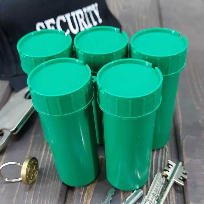 Бокс для ключей длина 4 см, ширина 4 см, высота 11 см.