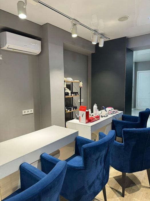 Сдаётся стол маникюра в салоне красоты