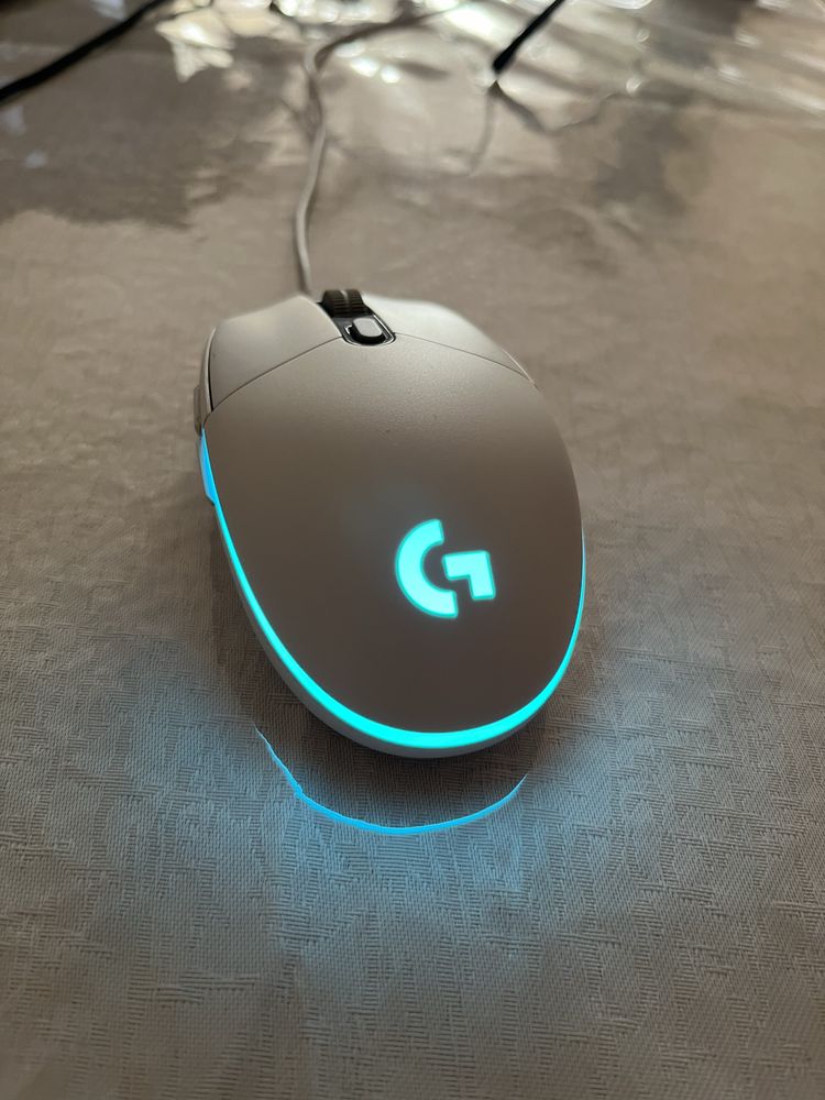 Мышь Logitech G102 Lightsync белый