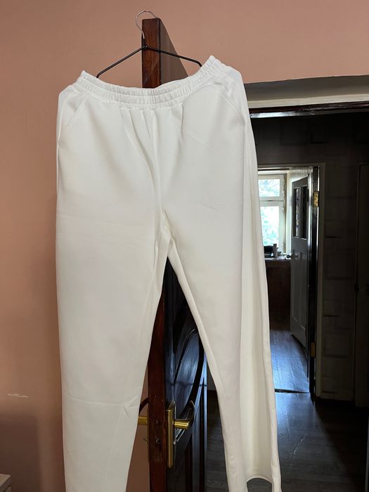 Белые трикотажные брюки,новые.