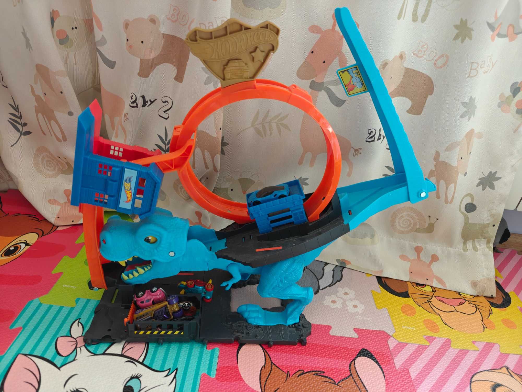 Писта динозавър Hot Wheels