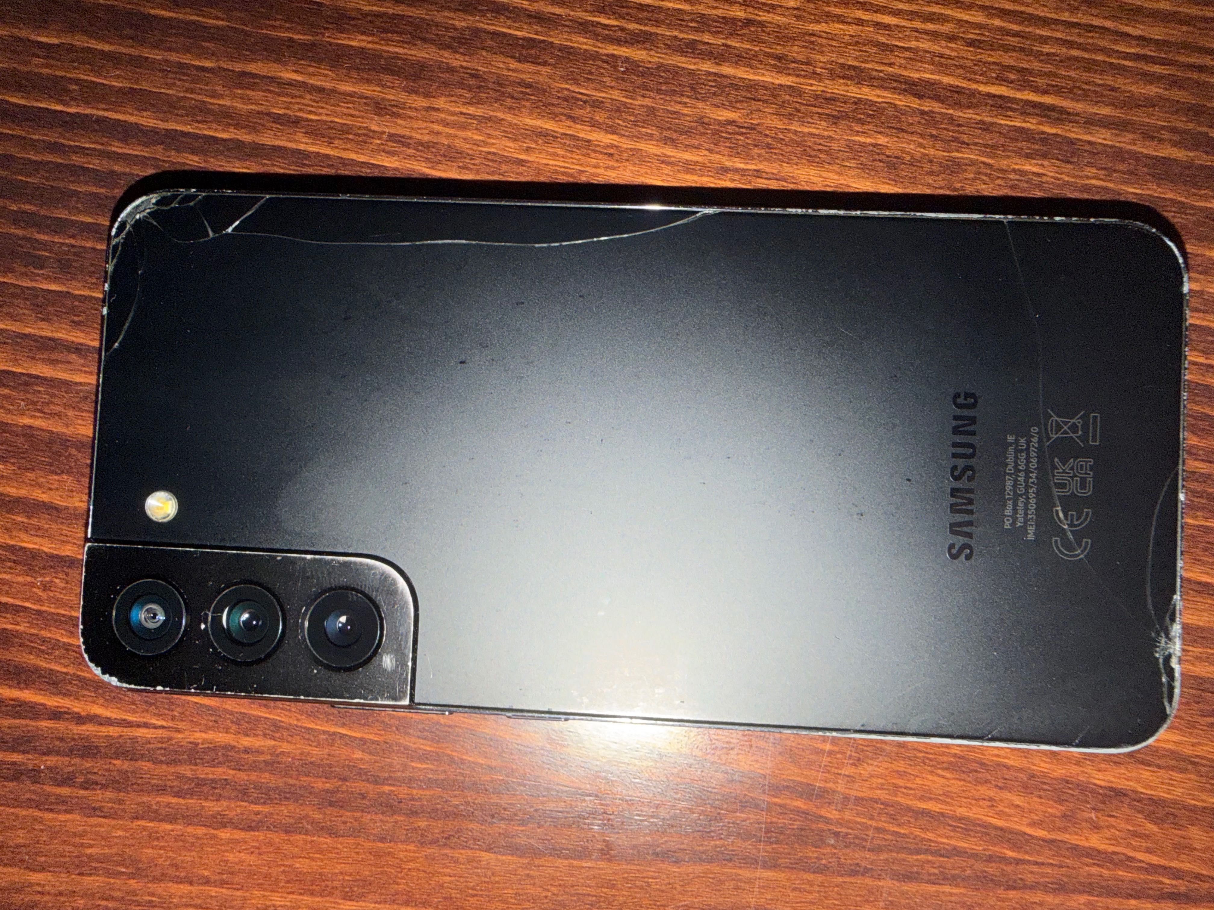 Продавам Samsung S 22+