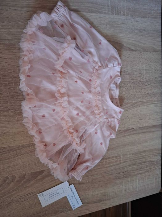 Продават се рокли