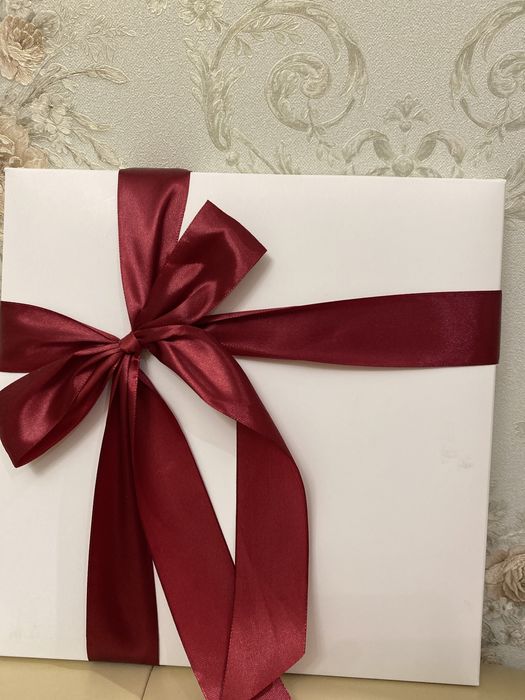 Продам новую в упаковке шарф шелковый в хорошем состоянии