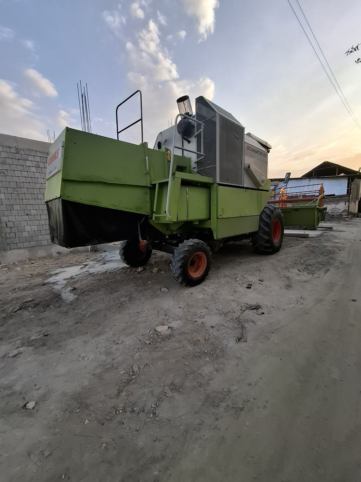 Конбайн бугдой konbayn