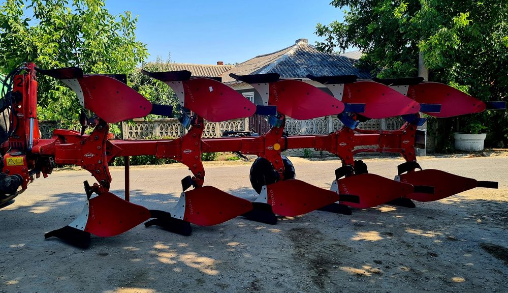 Plug reversibil cu 5 trupite KUHN VARI MASTER 152 4+1 brazde inalt