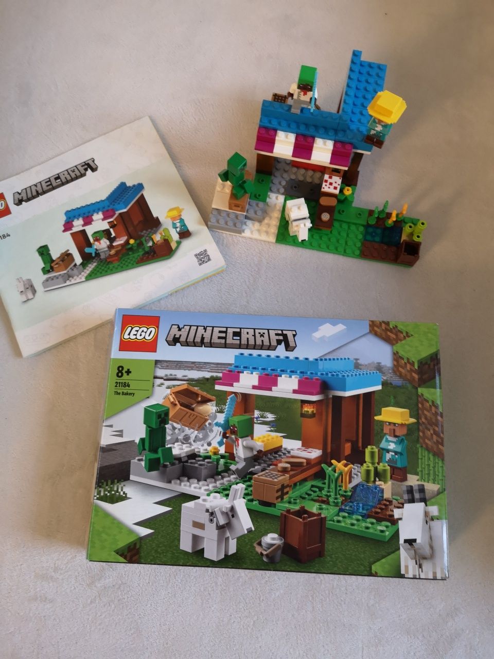 LEGO® Minecraft™ 21189 - Занданът на скелетите, 21184 Пекарната,