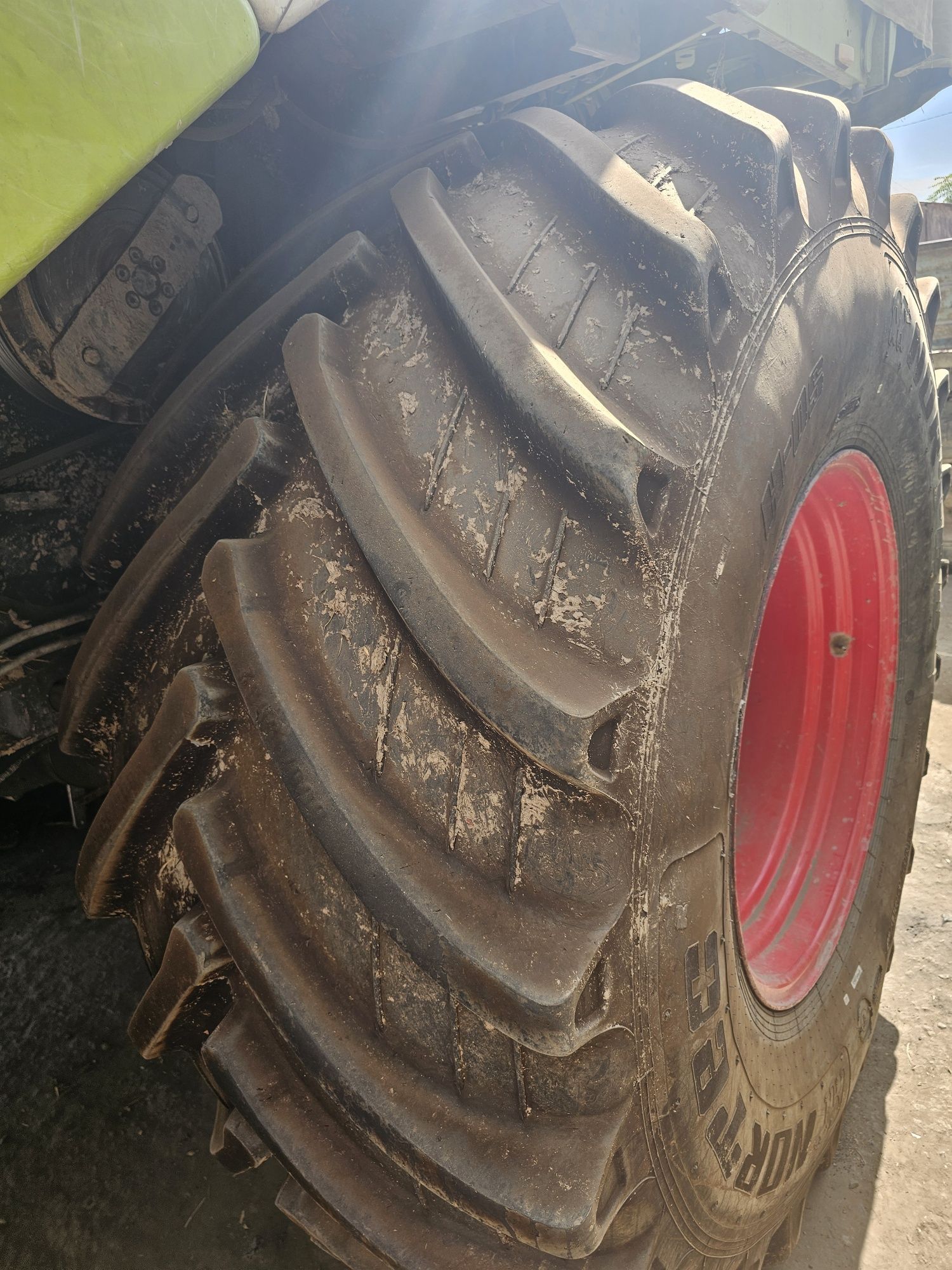 Claas tucano sotiladi soz holatda mavsumga tayyor 2011 yil