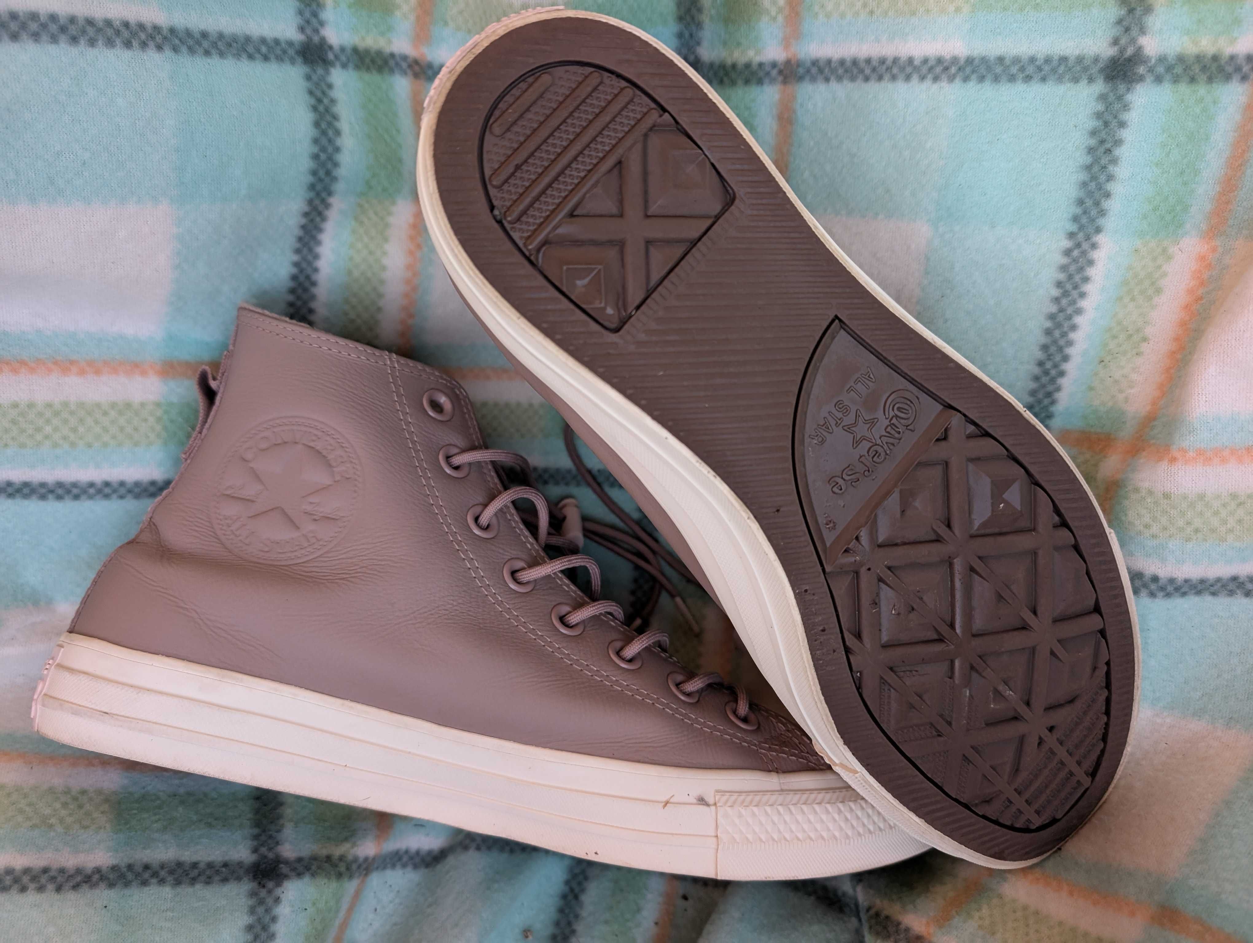 Оригинални кожени кецове Converse, обувани веднъж