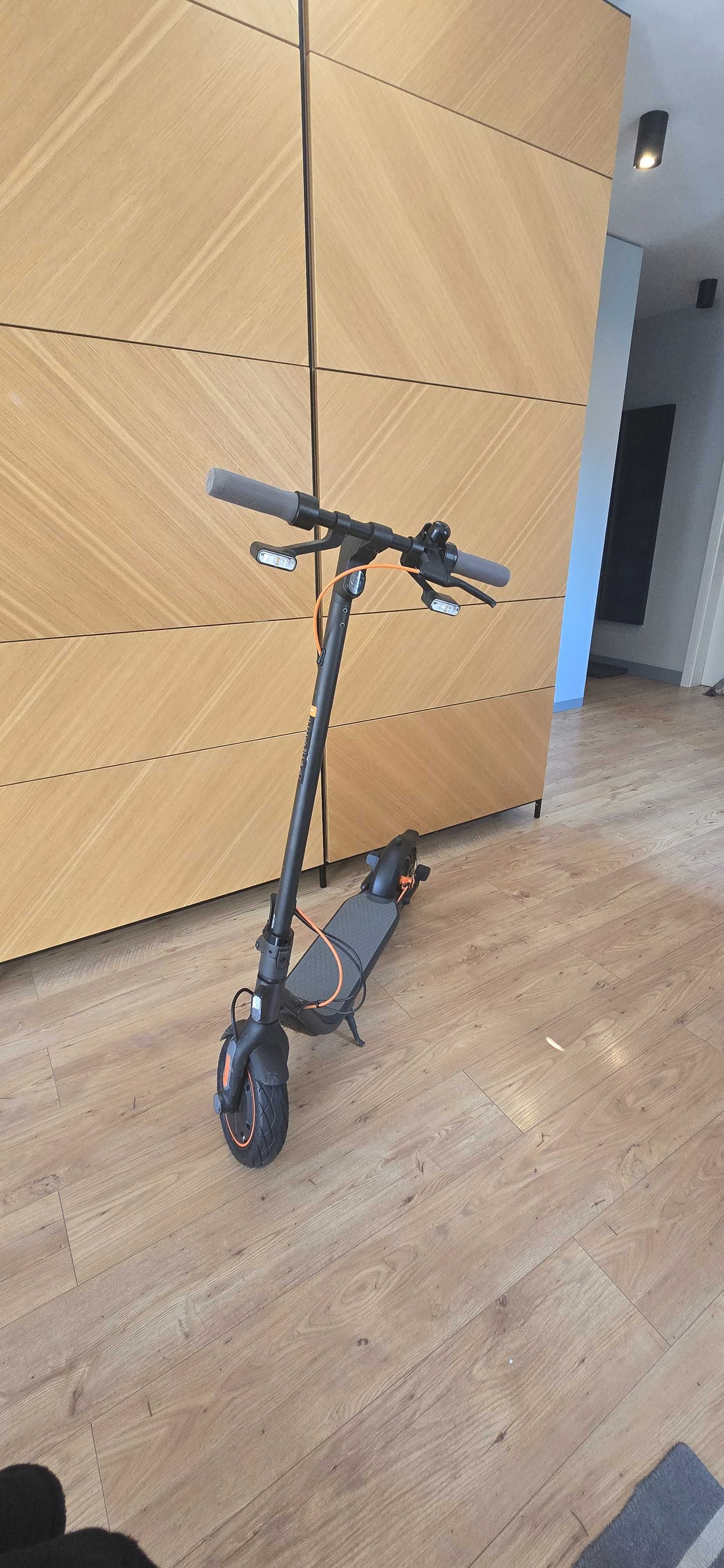 Тротинетка Segway Kickscooter Ninebot F40 (Сегуей Найнбот Ф40)
