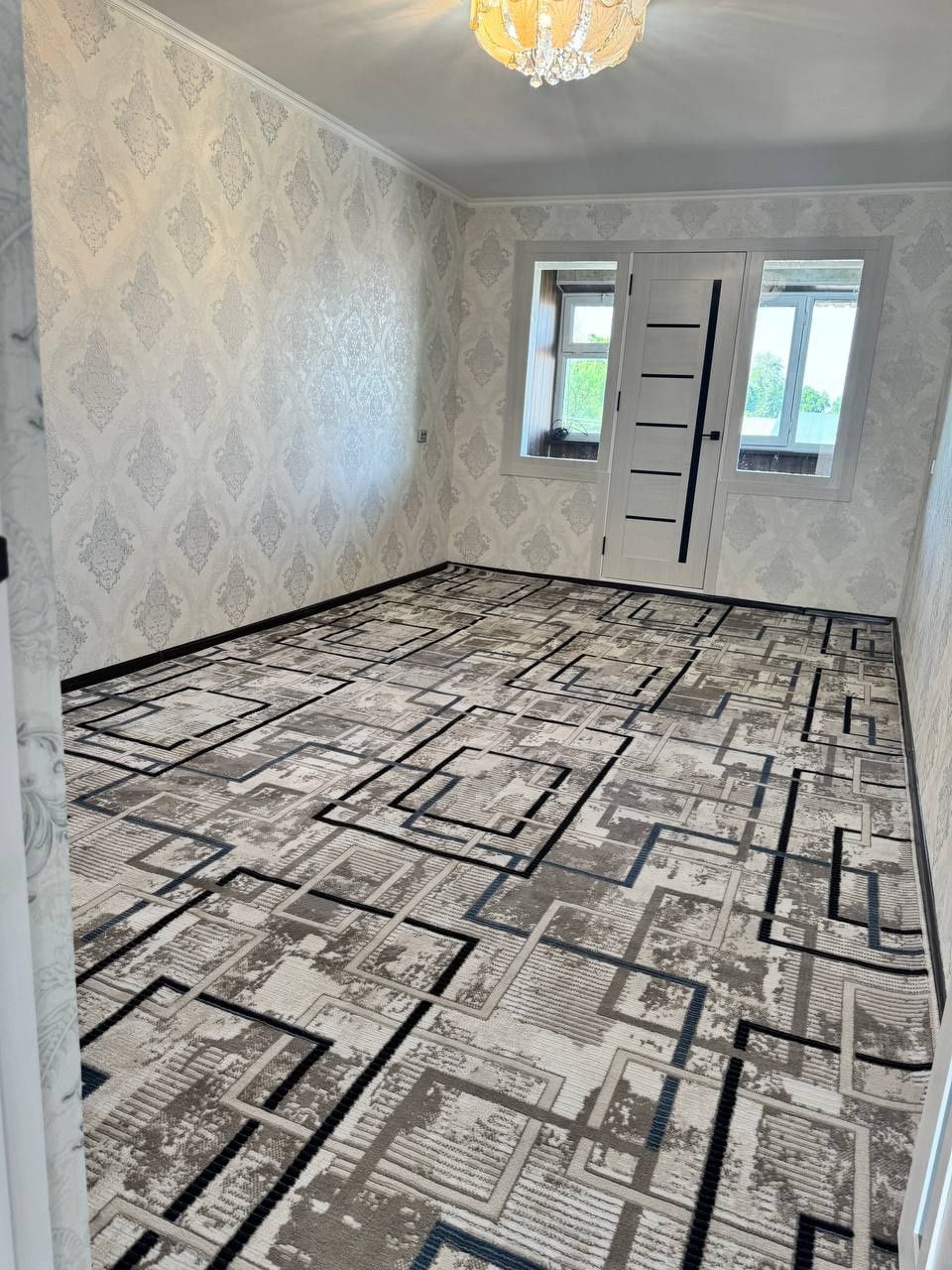 Срочно продаётся квартира 3х комнатная, переделанная в 4х комнату.