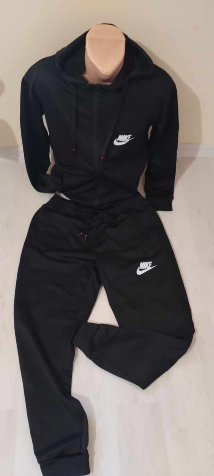 Nou! Set baieti Nike din 3piese.