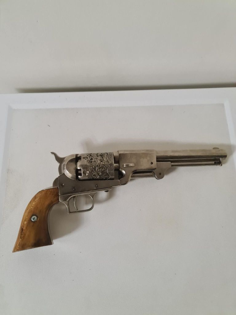 Револвер Колт реплика модел USMR Dragon 1848
