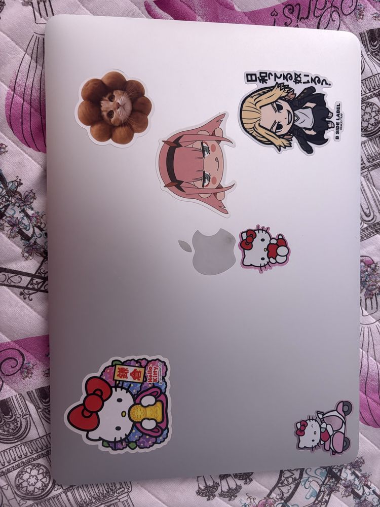 MacBook Air 13 със зарядно