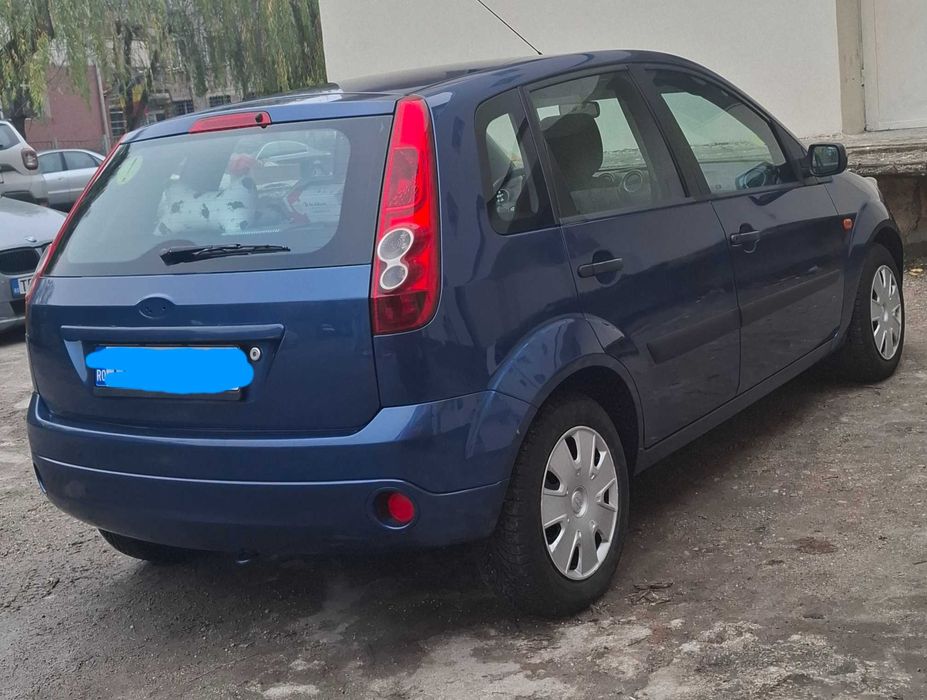 Vând Ford Fiesta