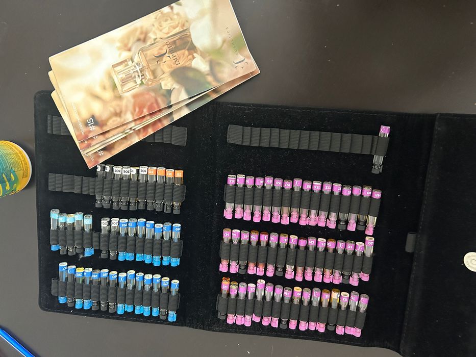 Продам папку с пробниками Impireo