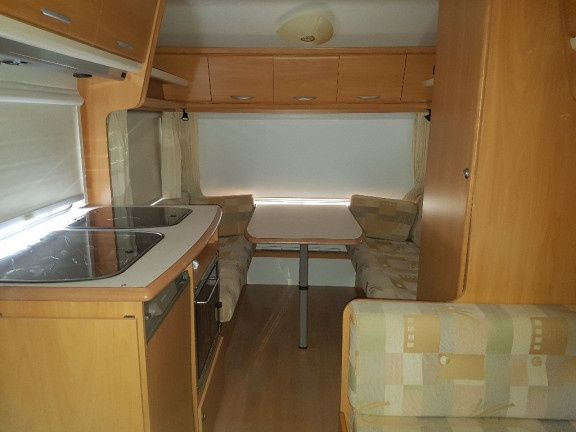 Vând rulota Chateau 400/ 4 pers..