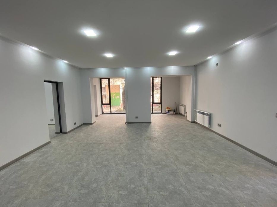 СДАЁТСЯ помещение
Айбек , Аты Баты 120 кв.м + 25 кв.м подвал