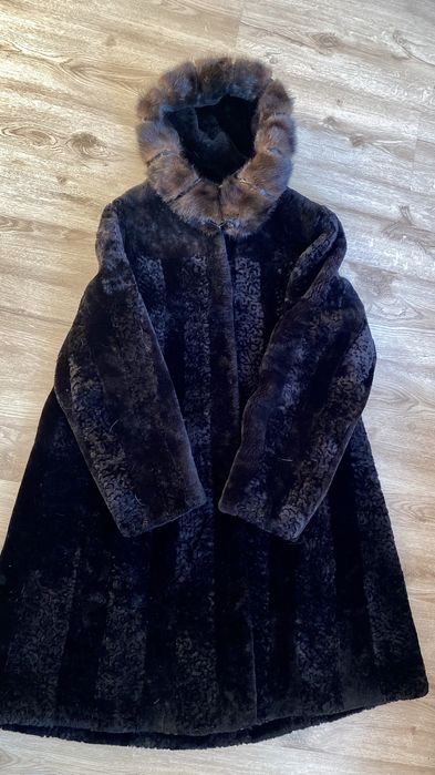 Продам шубу цигейка . Есть деффекты в фурнитуре.