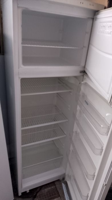 Frigider 2 uși arctic Indesit Whirlpool Indesit asigur transport