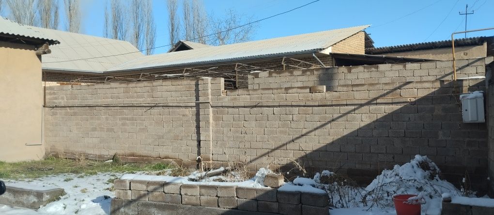 Ховли уй сотилади