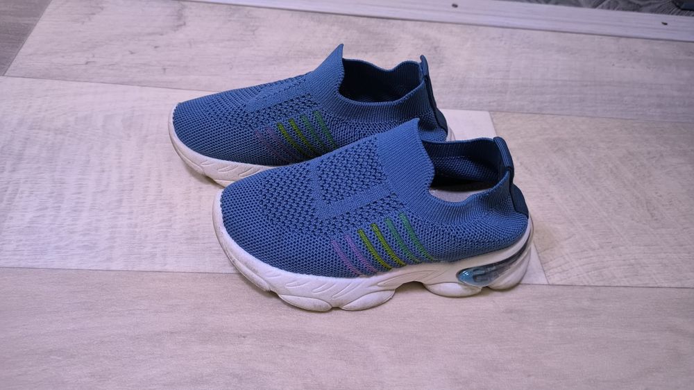 Продам детские кроссовки, сетка,  27 размер