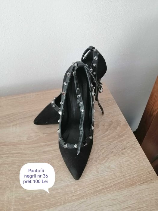 Vând pantofi si geanta.