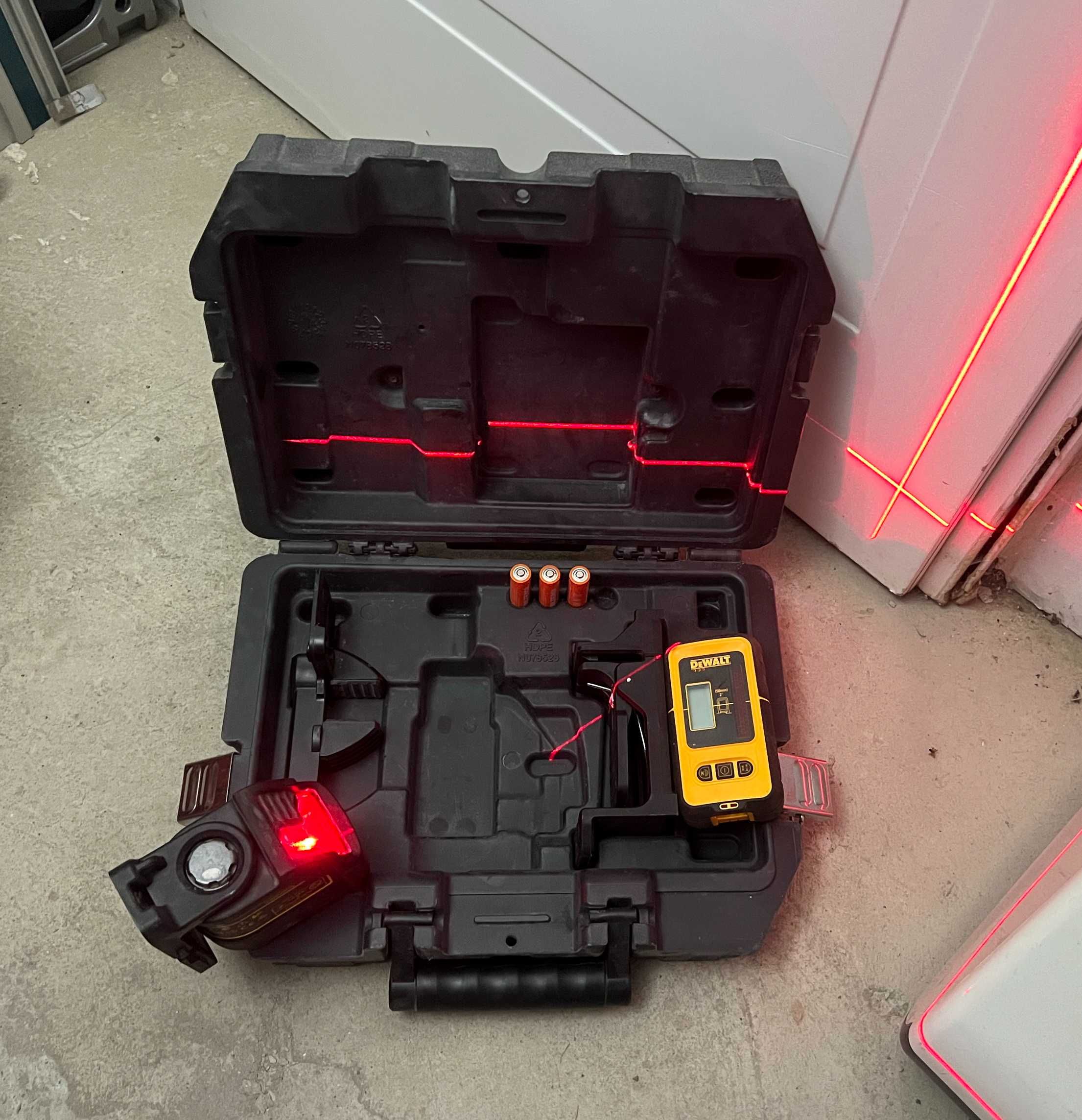 Nivela Laser DeWalt DW088 Interior Exterior + detector DE0892 rosu set