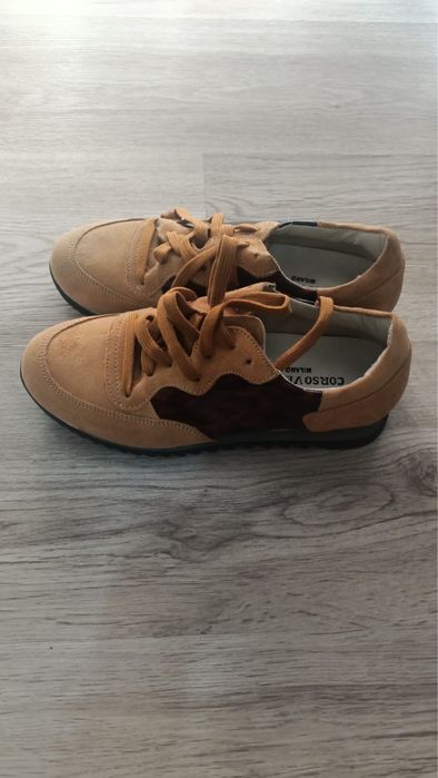 Vand pantofi piele intoarsa noi