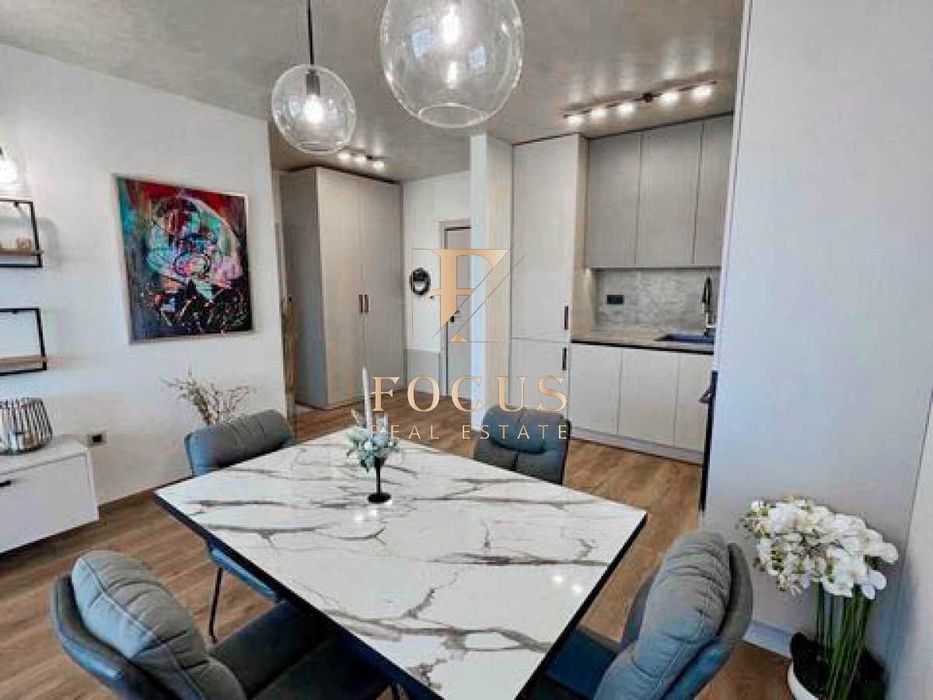 Продава се Двустаен апартамент в Пловдив, Център - 83 кв.м за 1953 €/кв.м - Снимка #2