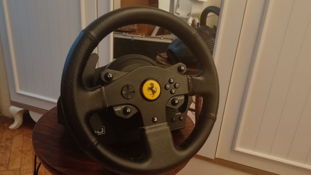 Къстъм волан естествена кожа Thrustmaster T150 Ferrari Pro