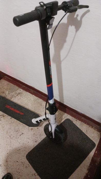 Vând trotineta aprilia în stare foarte buna