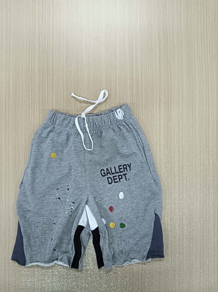 Gallery dept shorts black and white