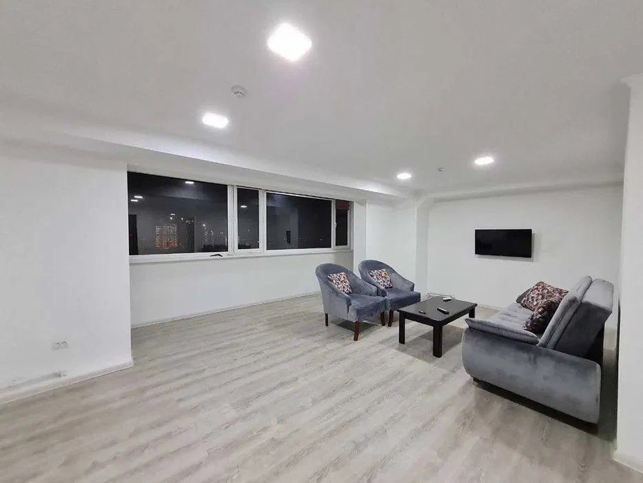 ЕвроОфис с мебелью на Дархане