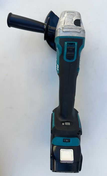 Makita DGA511 - Безчетков ъглошлайф 18V с потенциометър