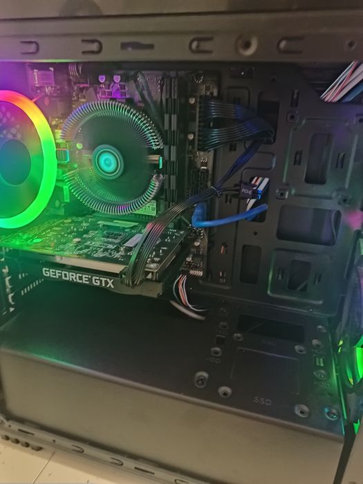 Pc gaming mid performanta foarte buna