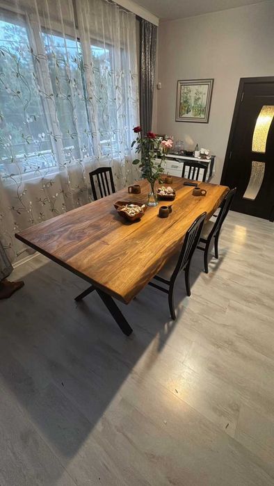 Маса от естествен орех