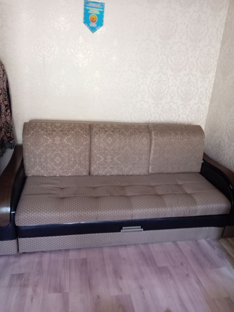 Продам диван в хорошем состоянии