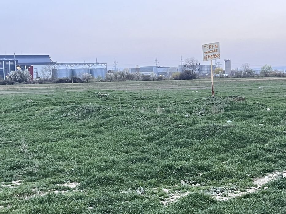 Vand teren langa balastiera